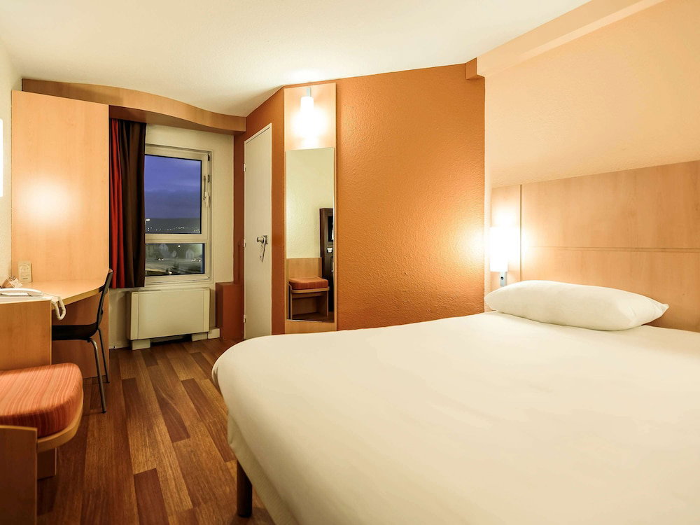 ibis Clermont Ferrand Sud Carrefour Herbet, France