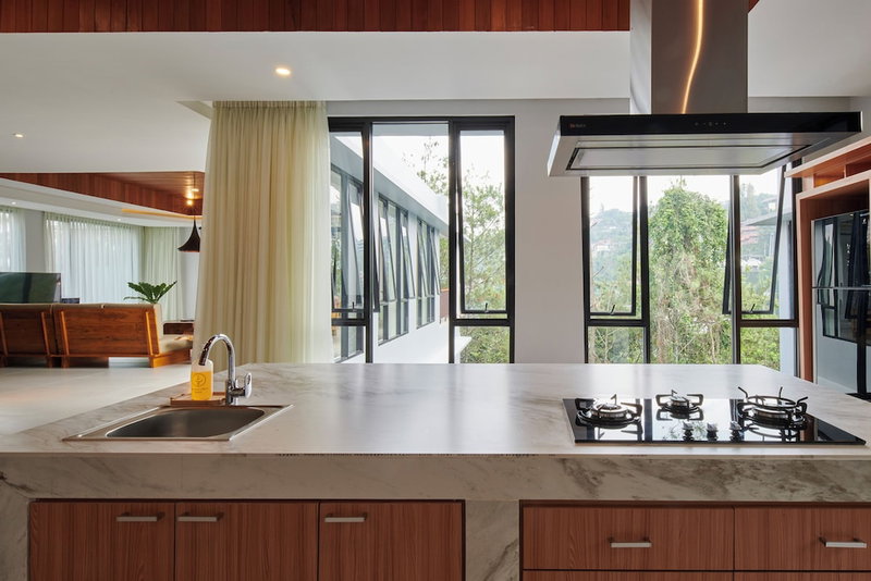 Atsuka Hill View 8BR Vila with Private Heated Pool, Cimenyan, Indonesia