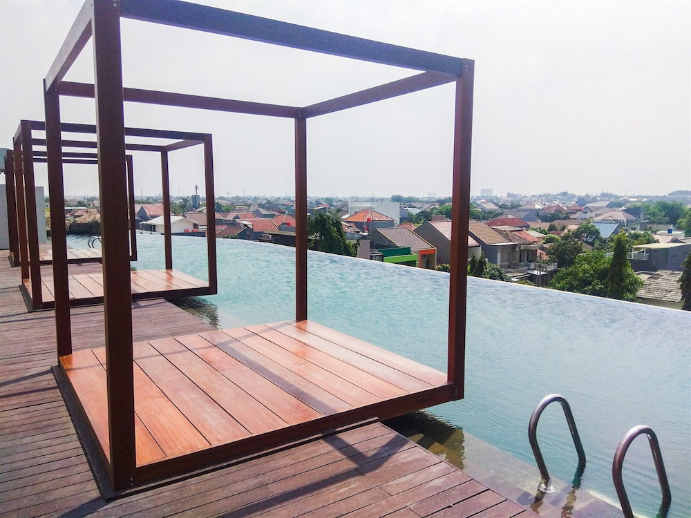 Elegant And Tidy Studio At Grand Kamala Lagoon Apartment, Indonesia