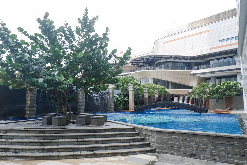3Br Luxurious And Elegant Apartment At Grand Sungkono Lagoon, Indonesia