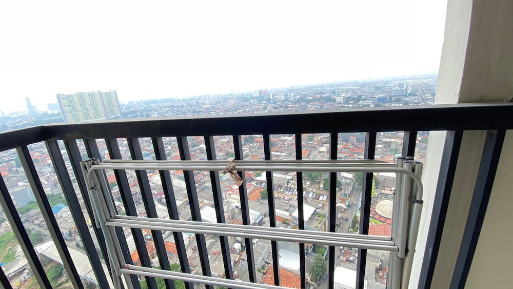 Hotel · Well Appointed 1Br At The Wave Kuningan Apartment, Jakarta