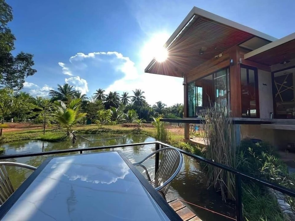 Darisa Home, Thaïlande