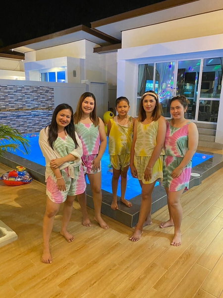 Le poulet poolvilla khanom, Khanom, Thailand