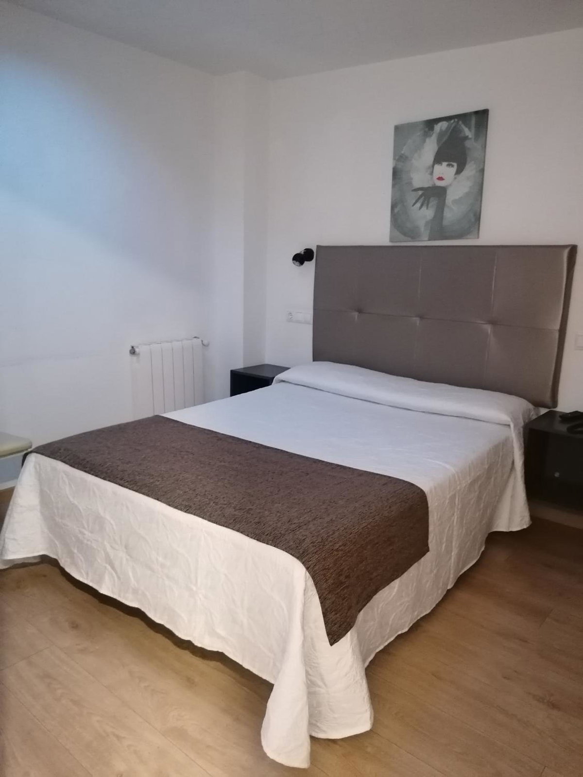 Hostal Adelia, Испания
