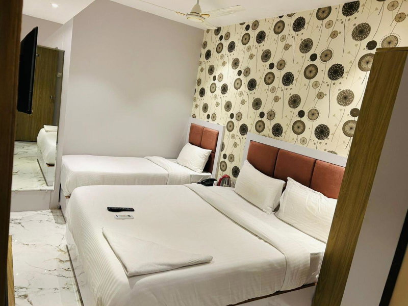 Grand Dyad Hotel - Near Kokilaben Hospital Andheri West, Mumbai, India