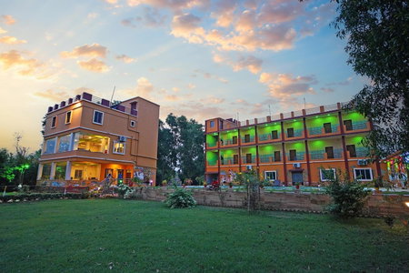 Resort Neel Nirjan !! Best Family Couple friendly family Resort!!, Bolpur, India