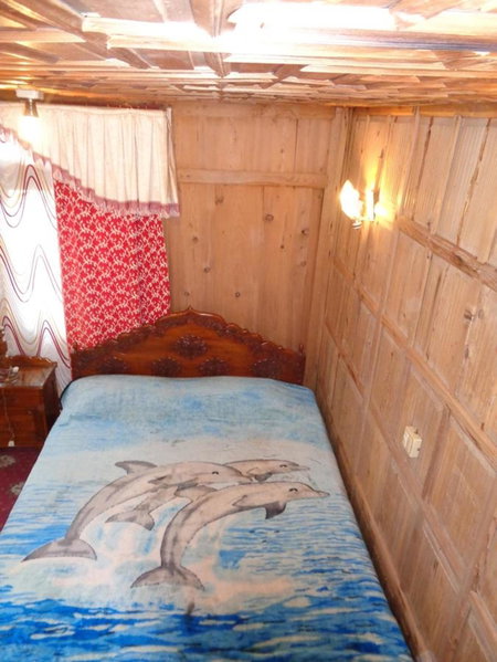 Raja's Palace Houseboat - Lake View, Srinagar, India