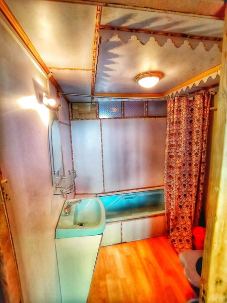 Raja's Palace Houseboat - Lake View, Srinagar, India