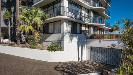 Silverton Holiday Apartments, Surfers Paradise, Australia
