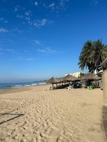 HAB PTa B ÁREA DE VILLAS DENTRO DEL HOTEL Junto al Krystal EN IXTAPA WIFI 2A 1M Con playa, Ixtapa, Mexico