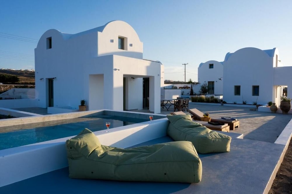 Oia Kissiri - private pool Villas, Greece