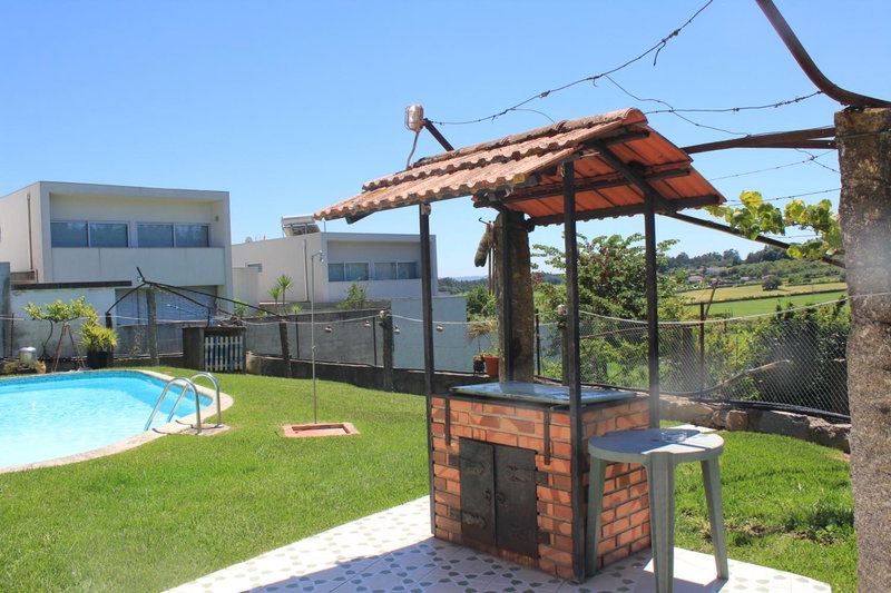 Vivenda Mendes, Outeiro, Portugal