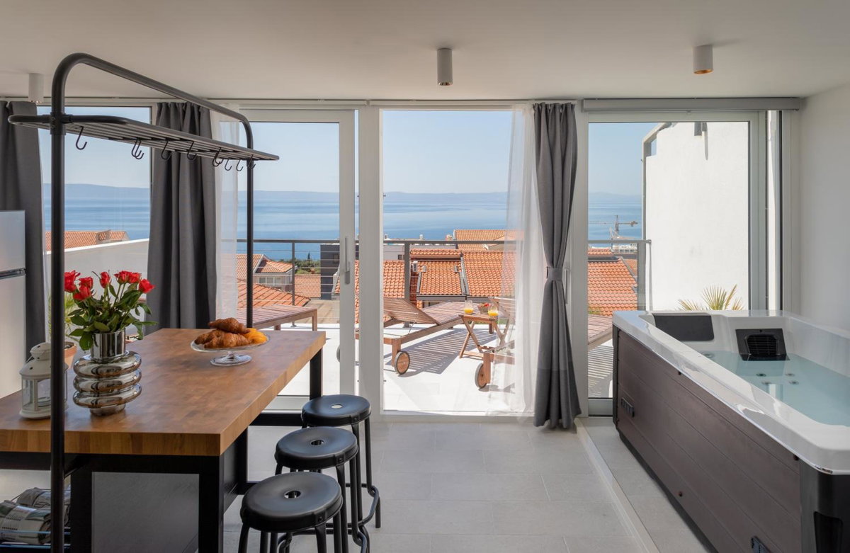 Apartments Left & Right with jacuzzi, 4 stars, Croatia