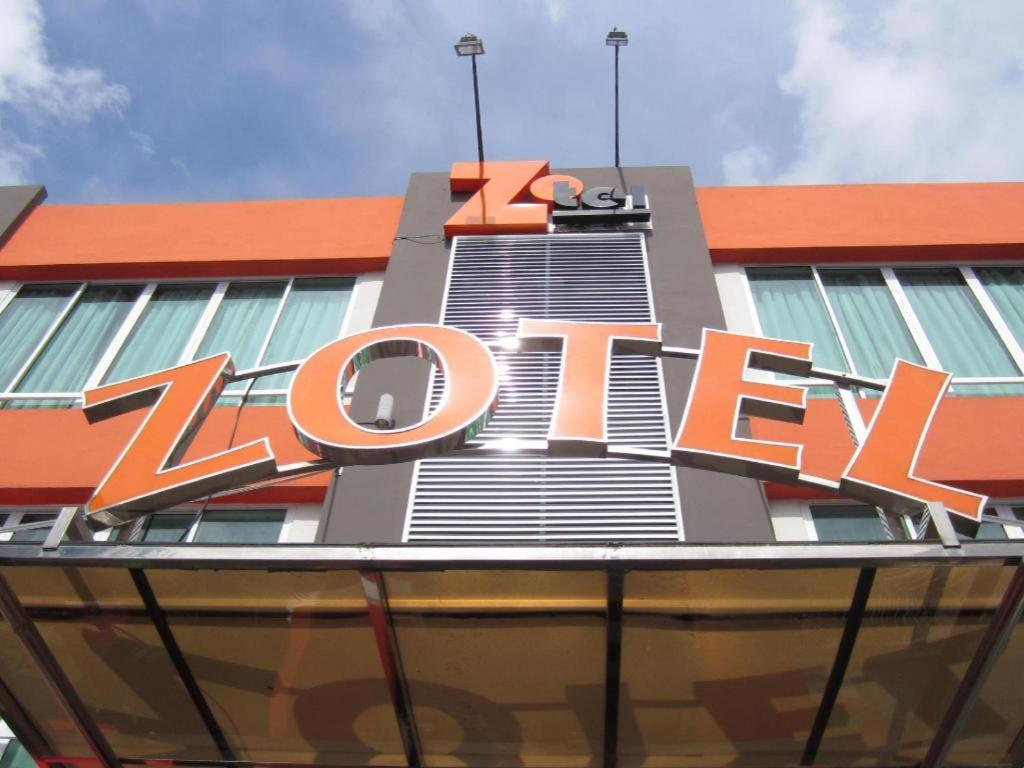 Hotel · Zotel Business & Leisure Hotel, Kampong Tabuan