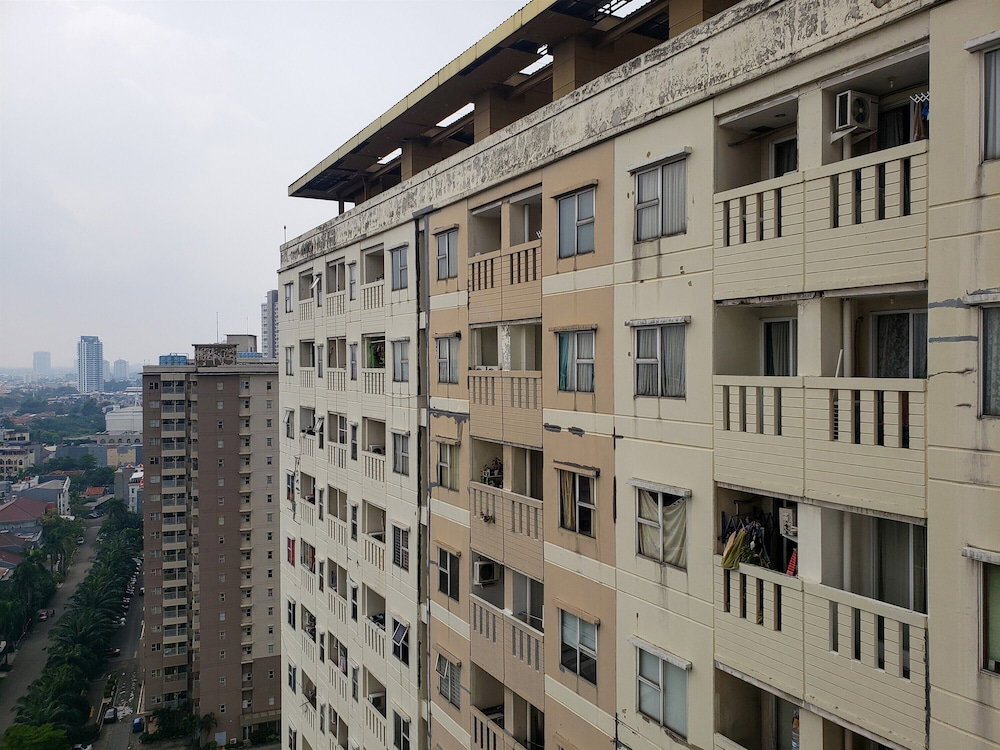 Hotel · Nice And Comfort 2Br At Belmont Residence Puri Apartment, Jakarta