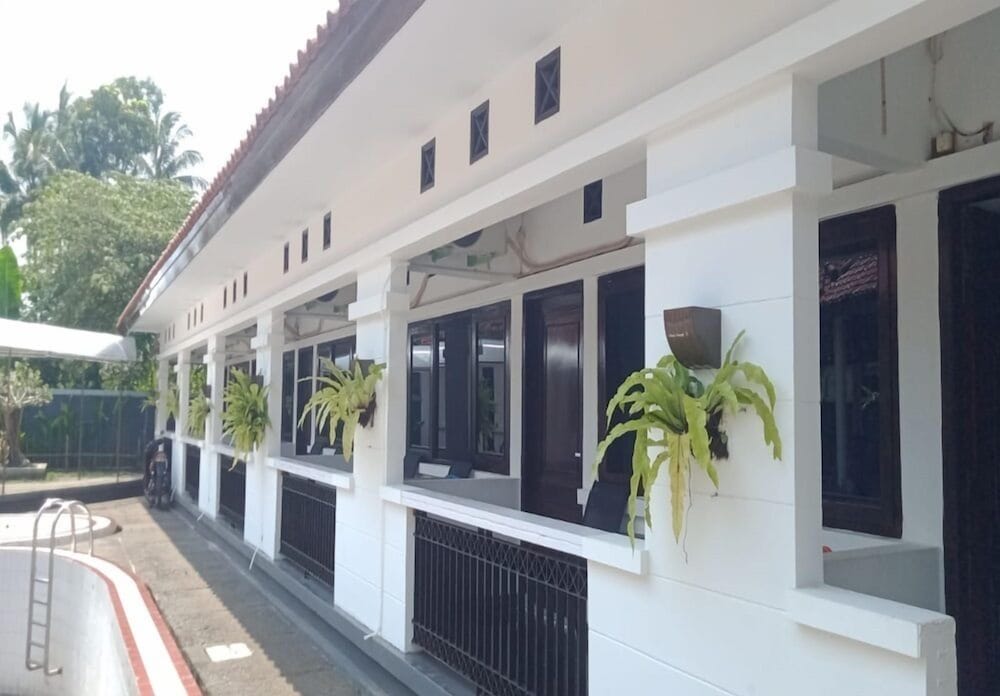 Hotel pondok putri, Indonesia