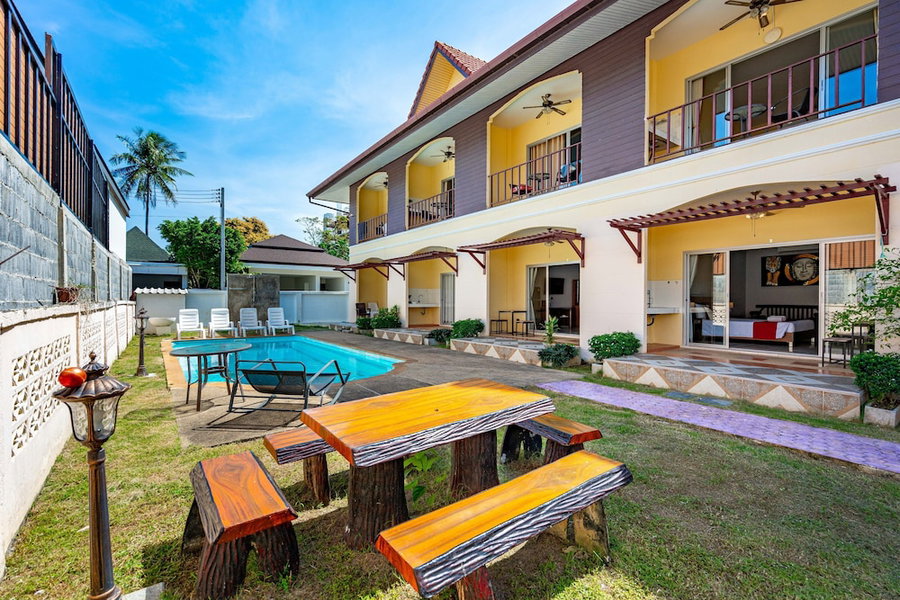 Chernin Apartment Suites, Rawai, Thailand