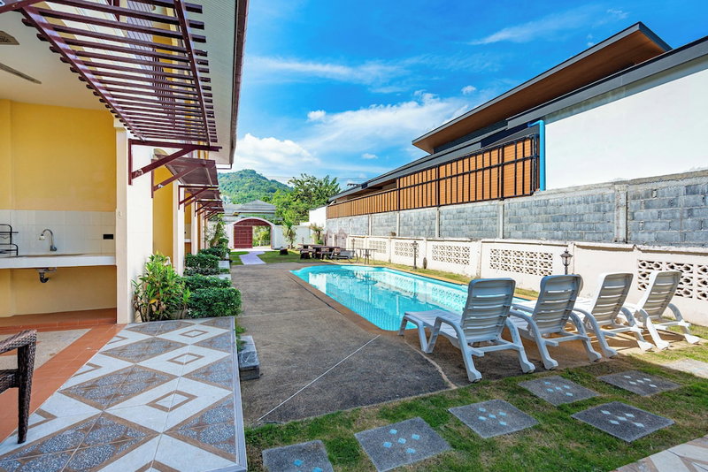 Chernin Apartment Suites, Rawai, Thailand