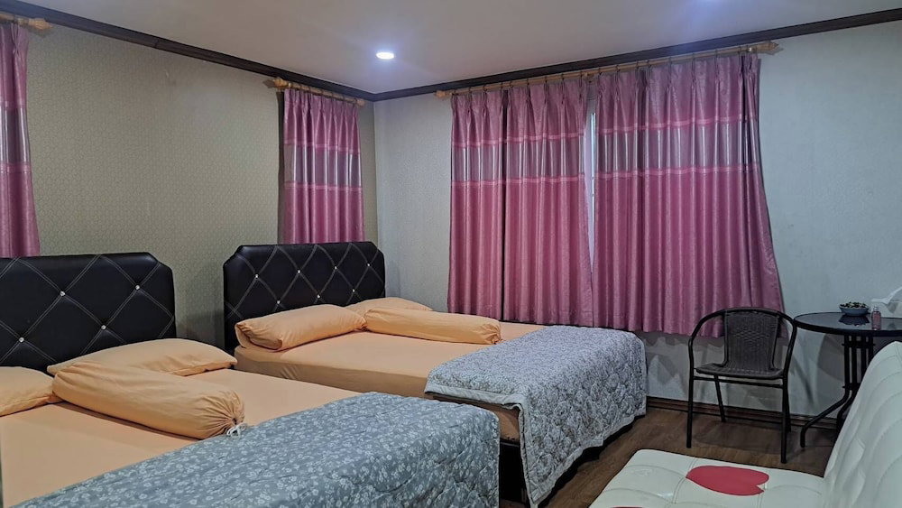 Hotel · Ban Roi Pah, Khlong Luang
