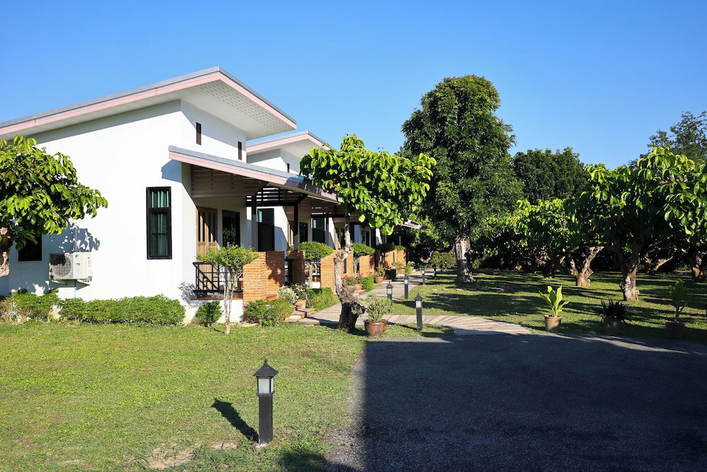 Hotel · Chiang Mai Garden Bungalows, Saraphi