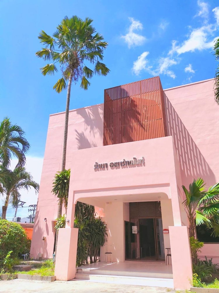 Pink Residence Chalong, Thailand