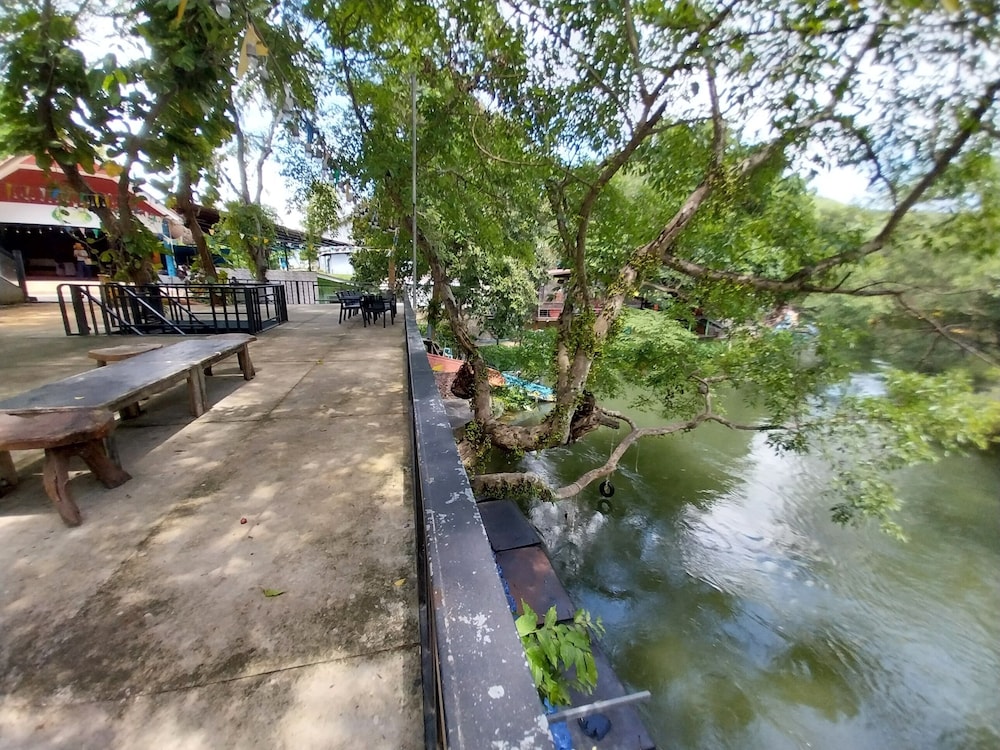 Bamboo River House Kaeng Krachan, Thailand