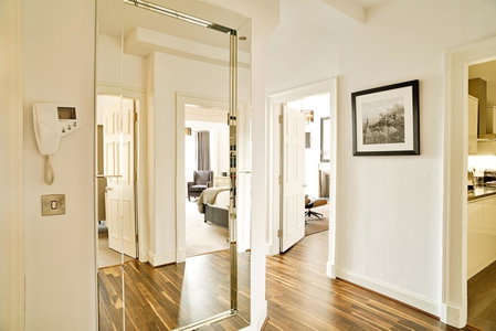 JOIVY Luxury Flats on George Street, Edinburgh, United Kingdom