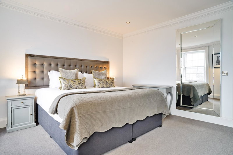 JOIVY Luxury Flats on George Street, Edinburgh, United Kingdom