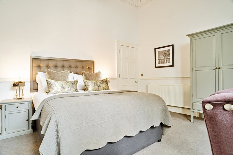 JOIVY Luxury Flats on George Street, Edinburgh, United Kingdom
