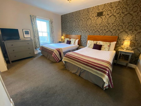 The County Hotel - Self Check-In, Ultra Fast WI-FI, Free Parking, Central Location, Selkirk, United Kingdom