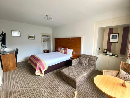 The County Hotel - Self Check-In, Ultra Fast WI-FI, Free Parking, Central Location, Selkirk, United Kingdom