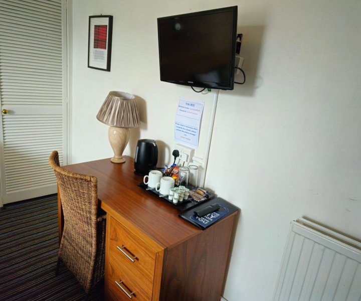 The County Hotel - Self Check-In, Ultra Fast WI-FI, Free Parking, Central Location, Selkirk, United Kingdom