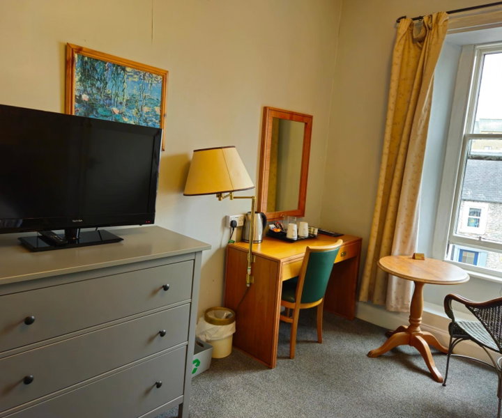 The County Hotel - Self Check-In, Ultra Fast WI-FI, Free Parking, Central Location, Selkirk, United Kingdom