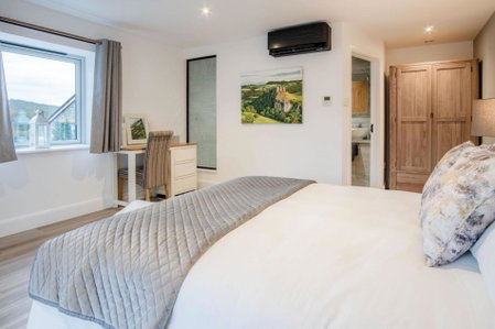 Suite 2 - Sleeping Giant Hotel - Pen Y Cae Inn, Brecon, United Kingdom
