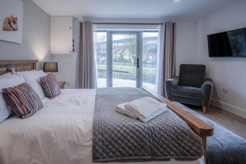 Suite 7 - Sleeping Giant Hotel - Pen Y Cae Inn, Brecon, United Kingdom