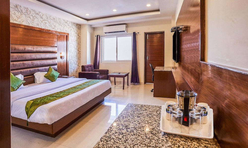 Hotel · Treebo Grand Legacy Elite With Roof Top Cafe, Dehradun