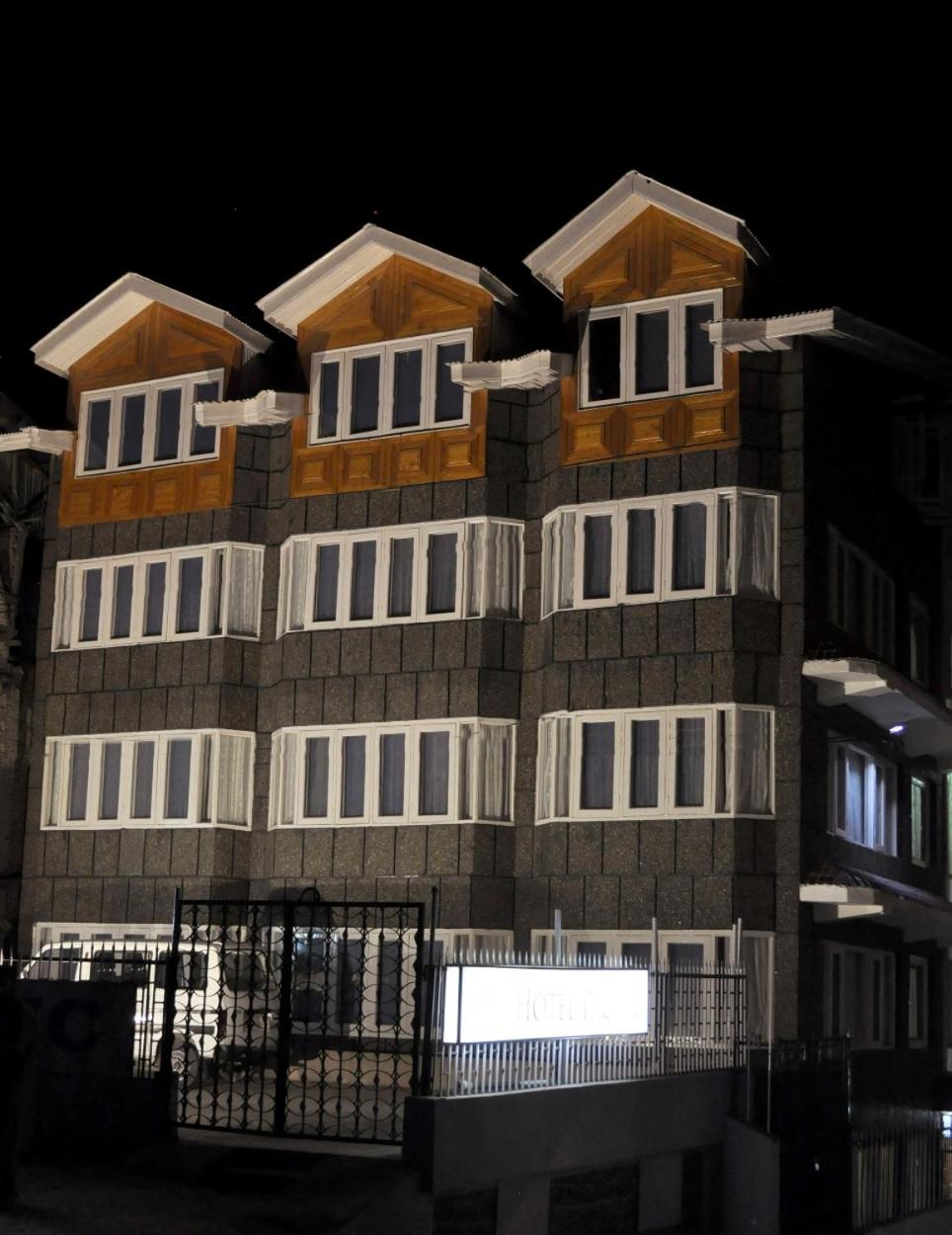 Hotel · Hotel PACIFIC, Srinagar