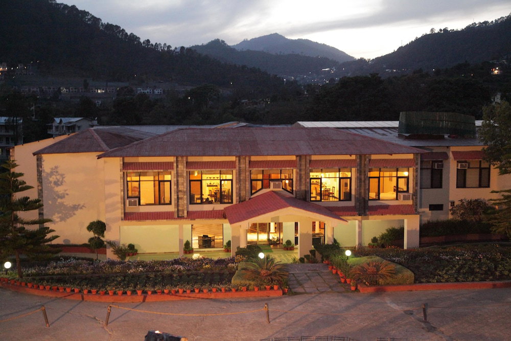 Hotel · Country Inn, Bhimtal, Nainital