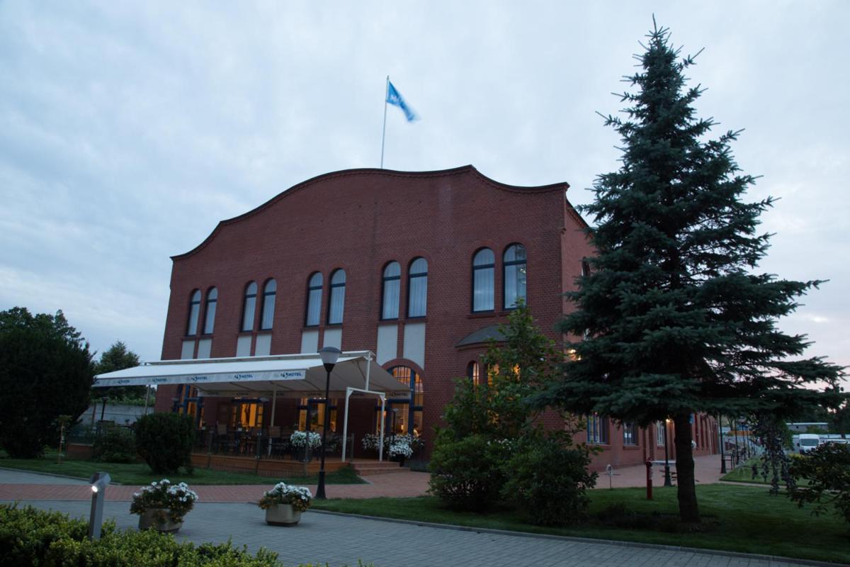 Glas-Hotel 4*, Poland