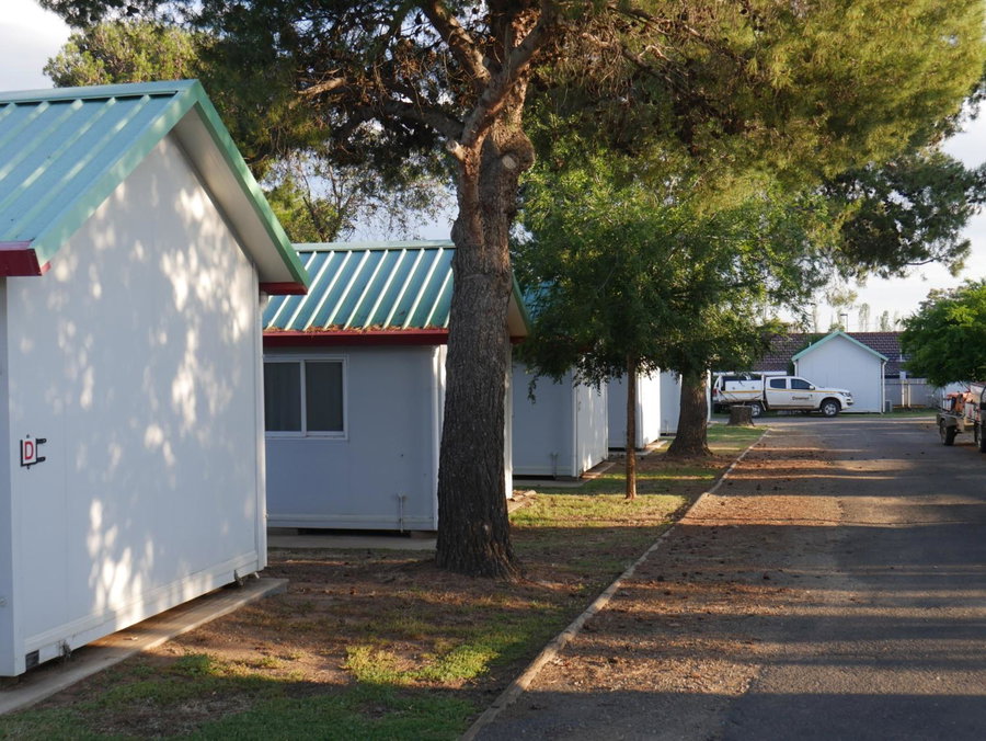 Parkes Country Cabins, Parkes, Australia