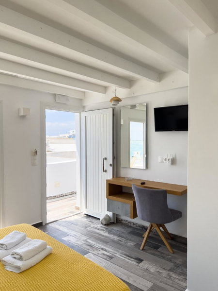 George Studios, Naxos Chora, Greece
