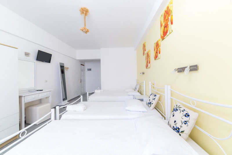George Studios, Naxos Chora, Greece