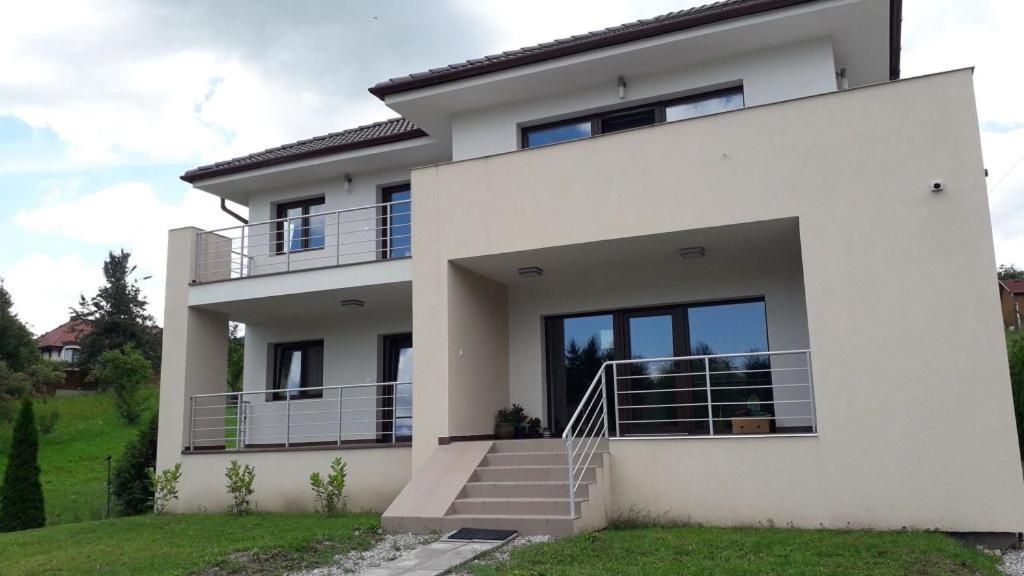 Villa Terrasse, Hungary