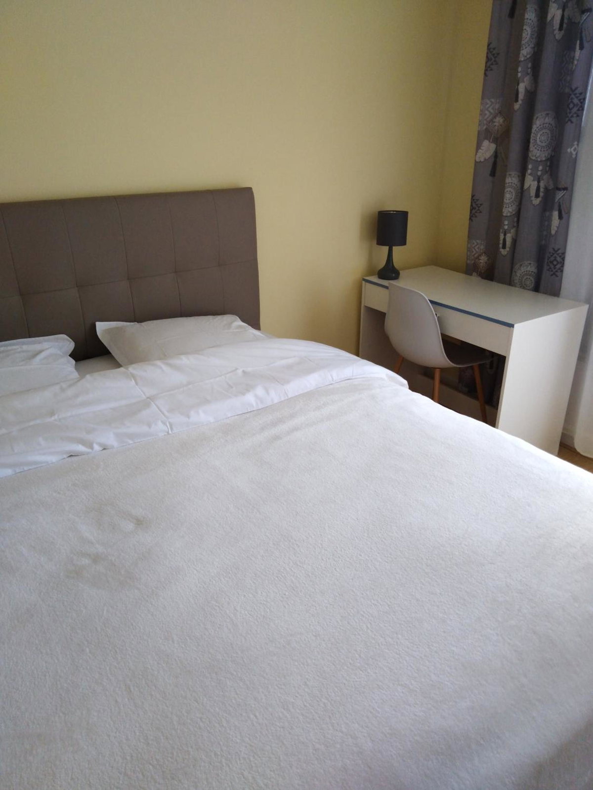chez Myla chambre avec tv écran plat et salle de bain privative, France