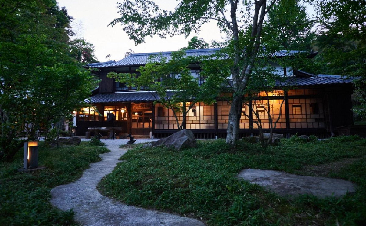 Sanchouka, Japan