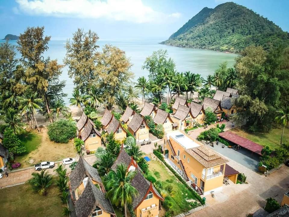 Blue Lion Small Pool Villa - by KohChangVillas, Thailand
