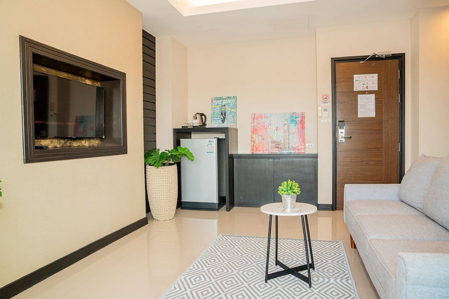 Lulu Hotel at The Glasshouse Lion Café, Ratsada, Thailand