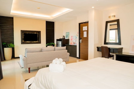 Lulu Hotel at The Glasshouse Lion Café, Ratsada, Thailand