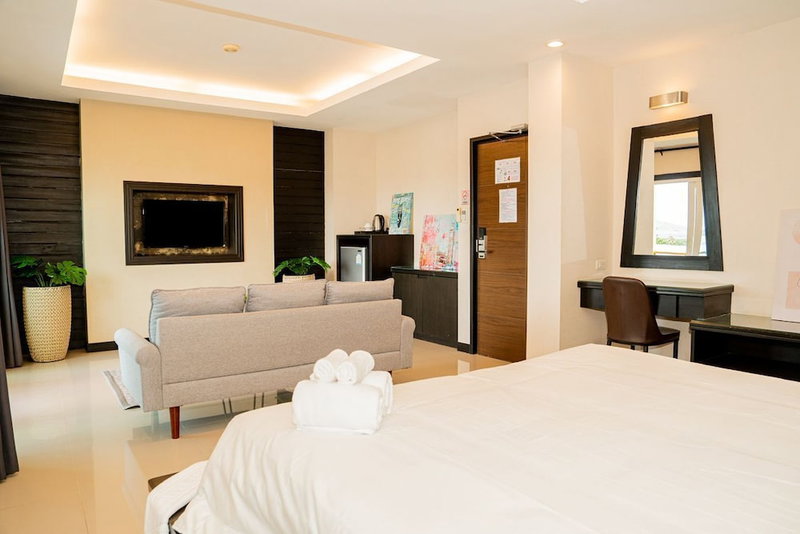 Lulu Hotel at The Glasshouse Lion Café, Ratsada, Thailand