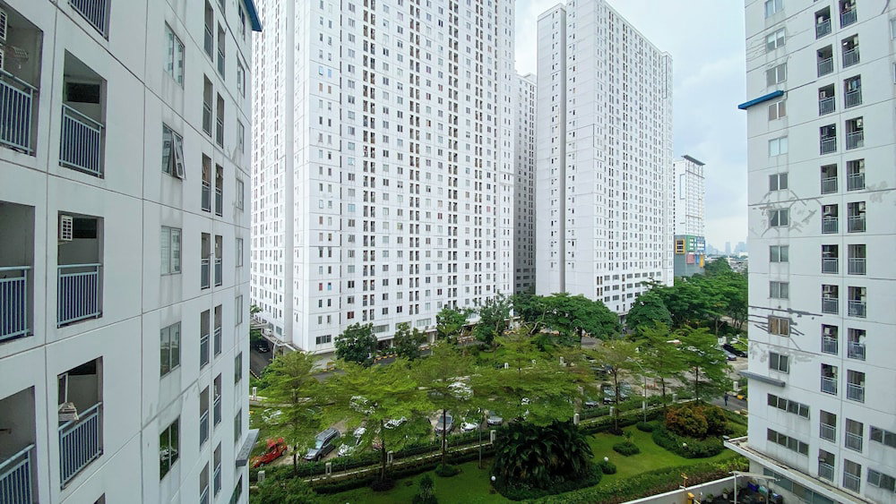 Hotel · Cozy 2Br With Modern Design Bassura City Apartment Near Mall, Jakarta